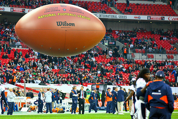 Pregame Show bei Denver Broncos vs. San Francisco 49ers im Wembley Stadion, London am 31. Oktober 2010
